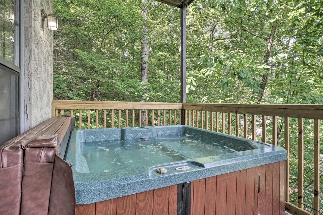 Rustic Pigeon Forge Home With Private Hot Tub! Экстерьер фото