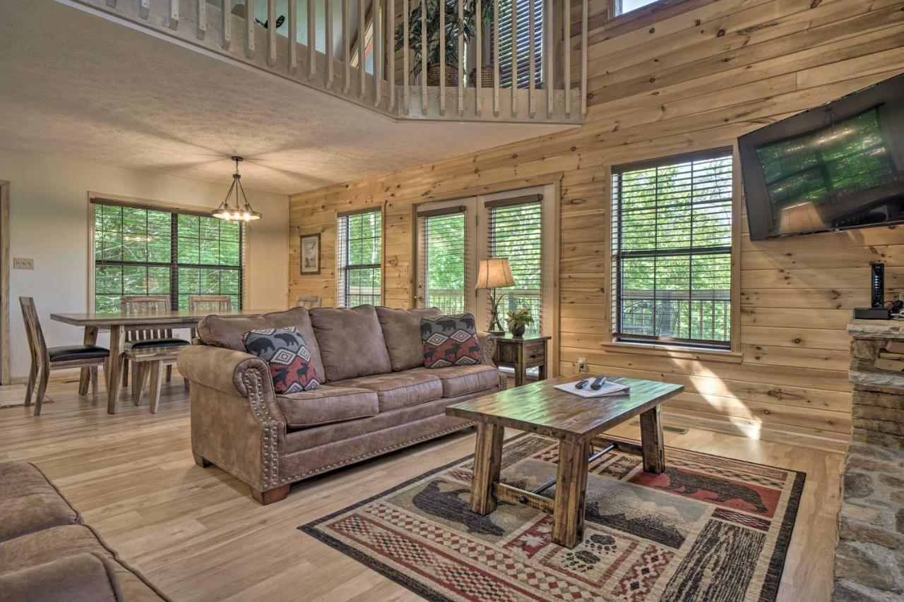 Rustic Pigeon Forge Home With Private Hot Tub! Экстерьер фото